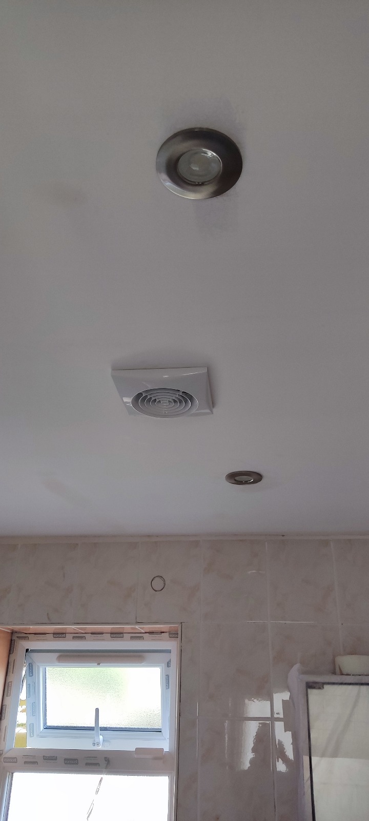 Ceiling mounted extractor
